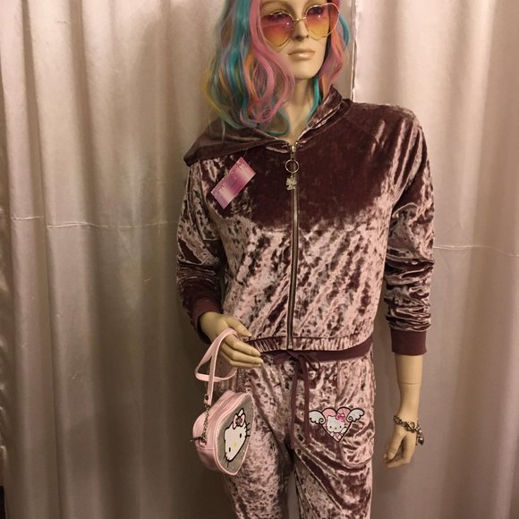 🍭crushed ice pink velvet tracksuit with custom hello kitty and crystal details! - Picture 10 of 17